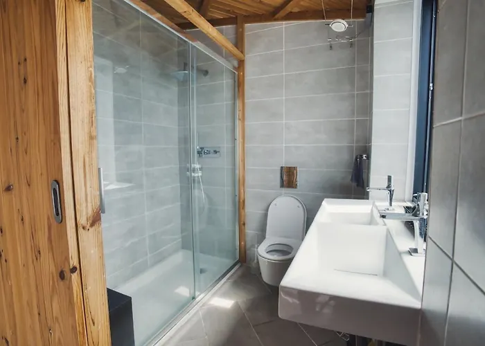 Azores Awaits Villa Ribeira das Tainhas