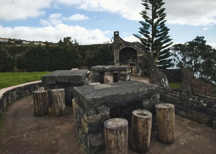 Villa Azores Awaits Ribeira das Tainhas